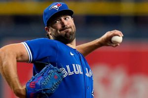 MLB: Corbin Burnes y Robbie Ray, ganadores del Cy Young 2021