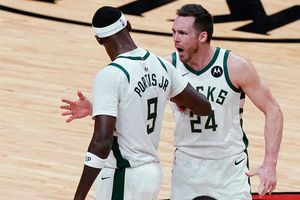 Milwaukee Bucks dejaron al Miami Heat al borde de la eliminación