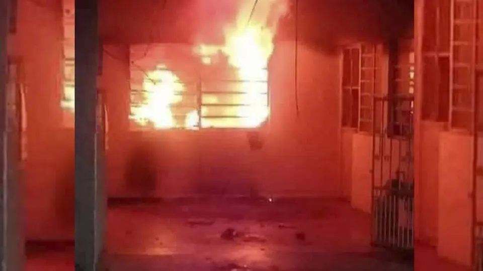 Mujer incendió su casa en Sonora con su esposo adentro porque no le ayudaba con la limpieza