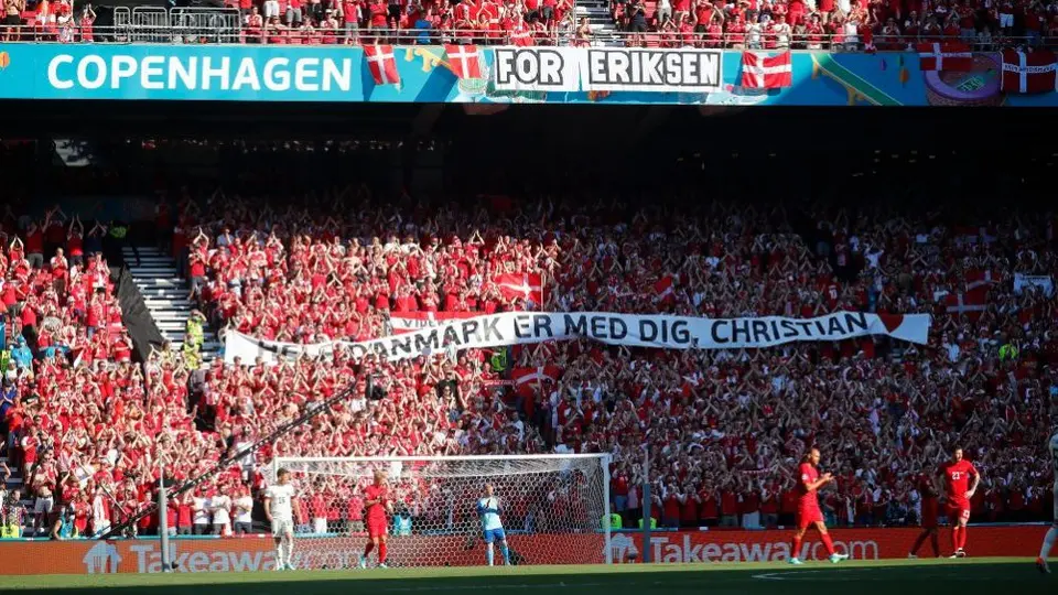 Eriksen: Homenajeado durante el partido entre Dinamarca y Bélgica