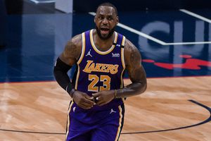 LeBron James tras su triple ganador: "Veía tres aros así que apunté al del medio"