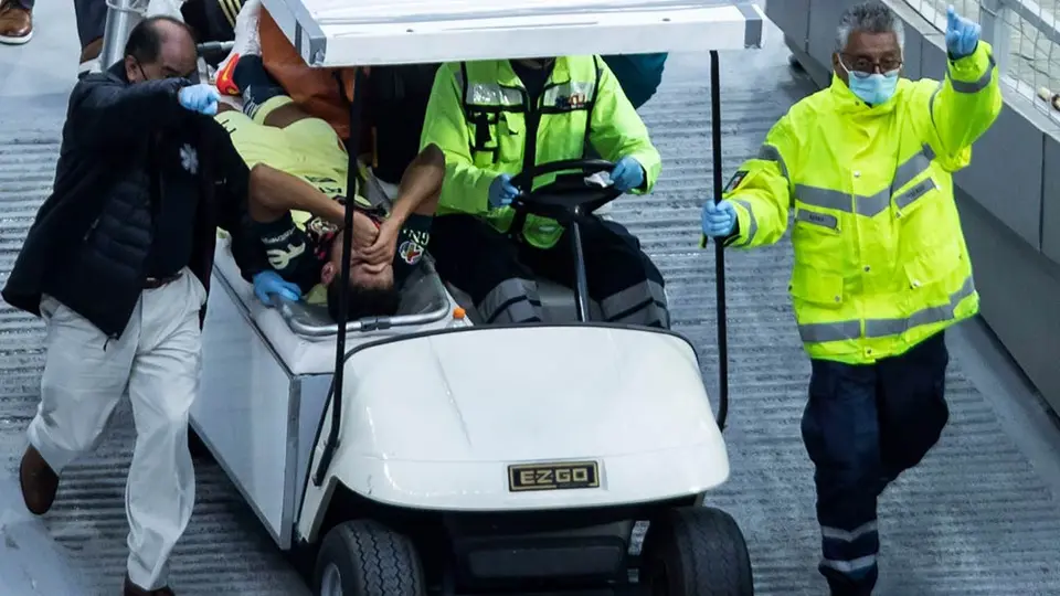 América: Santiago Naveda sufrió aparatosa lesión en el tobillo; será baja 4 meses