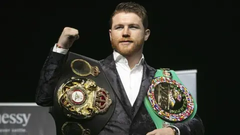 Canelo Álvarez mostró sus habilidades como bailarín con el hijo de Andy Ruíz