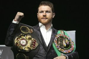 Canelo Álvarez mostró sus habilidades como bailarín con el hijo de Andy Ruíz