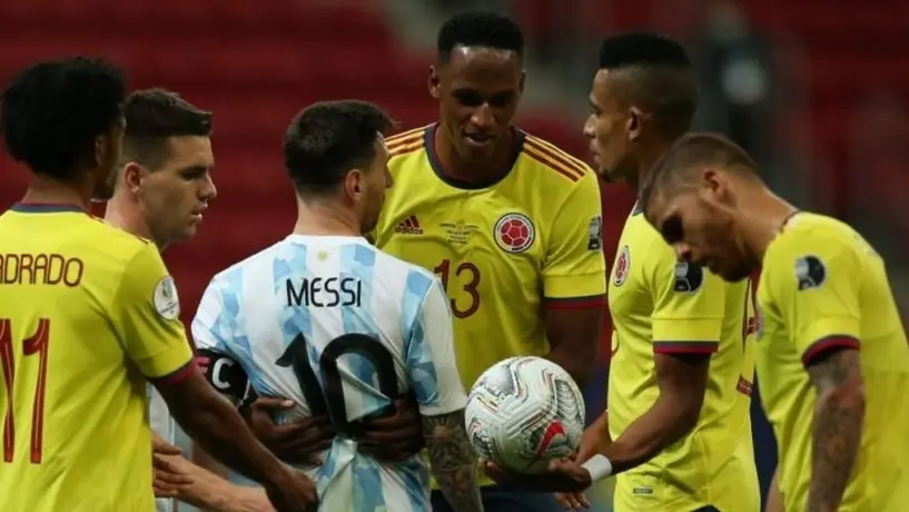 Lionel Messi se burló de Yerry Mina tras los penales: 'Baila ahora'