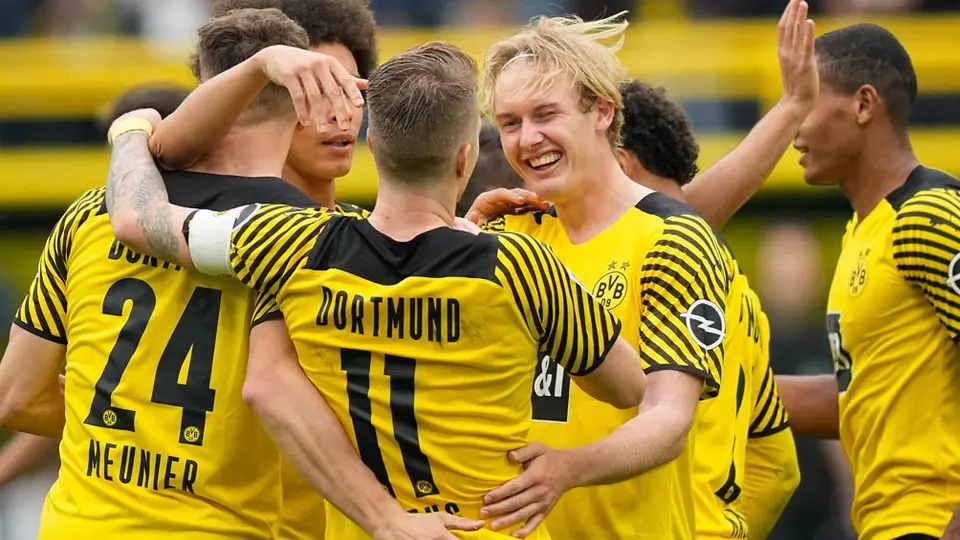 Borussia Dortmund, sin Haaland, doblegó al Augsburgo y sigue en lucha por el liderato