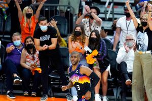 NBA Finals: Phoenix tomó ventaja ante Milwaukee con destacada actuación de Chris Paul