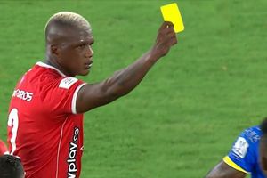 Video: Jugador del América de Cali 'amonestó' a su rival en la Liga de Colombia