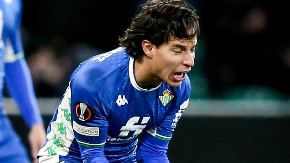 Diego Lainez: ¿Hizo berrinche tras salir de cambio en derrota del Betis?