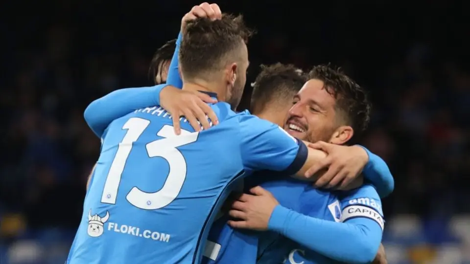 Chucky Lozano: Napoli avanzó de grupos en la Europa League tras vencer al Leicester City
