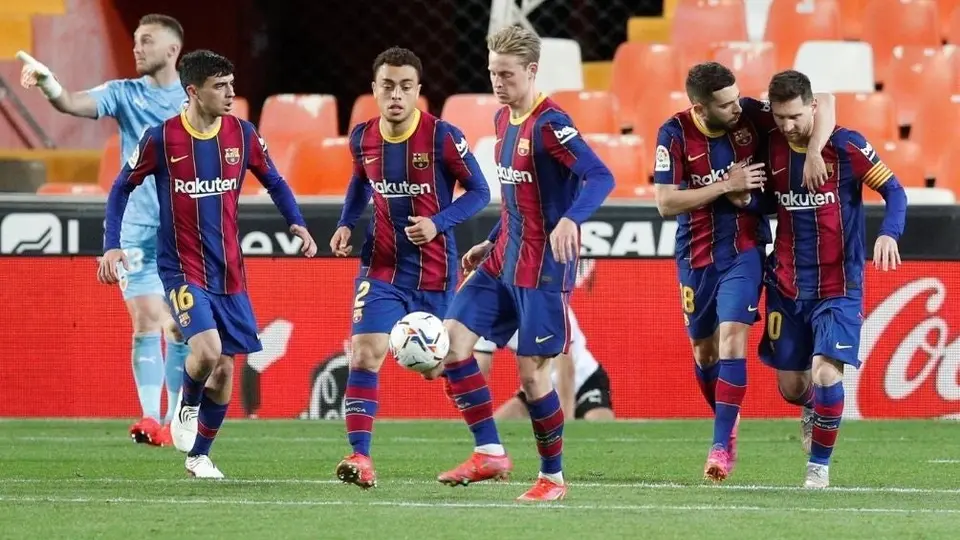 Barcelona remontó al Valencia y se mantiene en la pelea por LaLiga