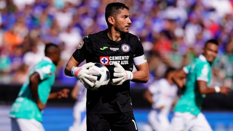 Cruz Azul: Jesús Corona, operado con éxito de su lesión en la mano derecha