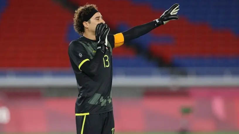 Guillermo Ochoa: Portó gafete en honor a Zizinho ante Corea del Sur en Tokio