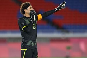 Guillermo Ochoa: Portó gafete en honor a Zizinho ante Corea del Sur en Tokio