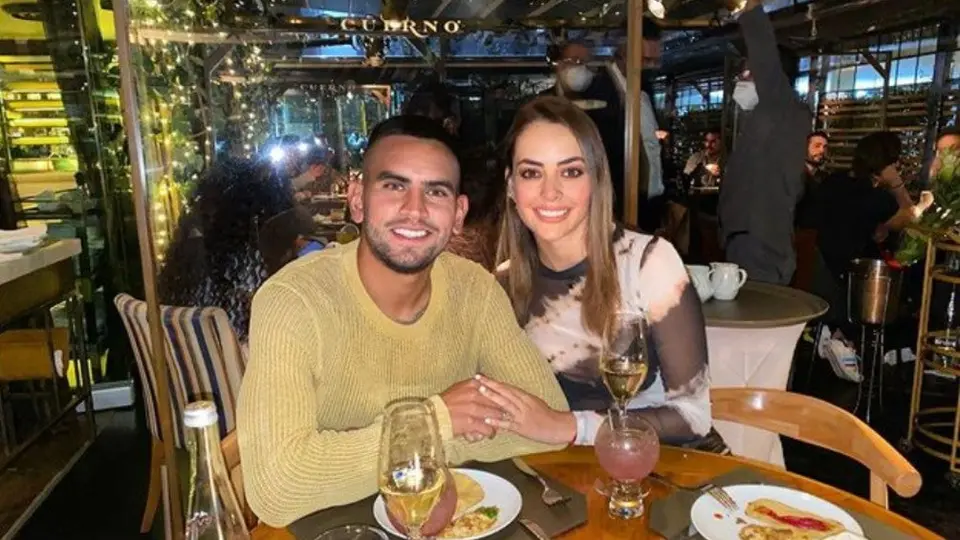 Sebastián Vegas se comprometió con exreina de belleza