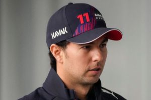 Christian Horner: 'Checo decidió quedarse cuando empezó la lluvia'