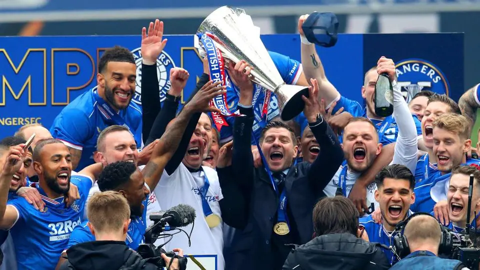 Steven Gerrard: Concretó temporda invicta con el Rangers de Escocia
