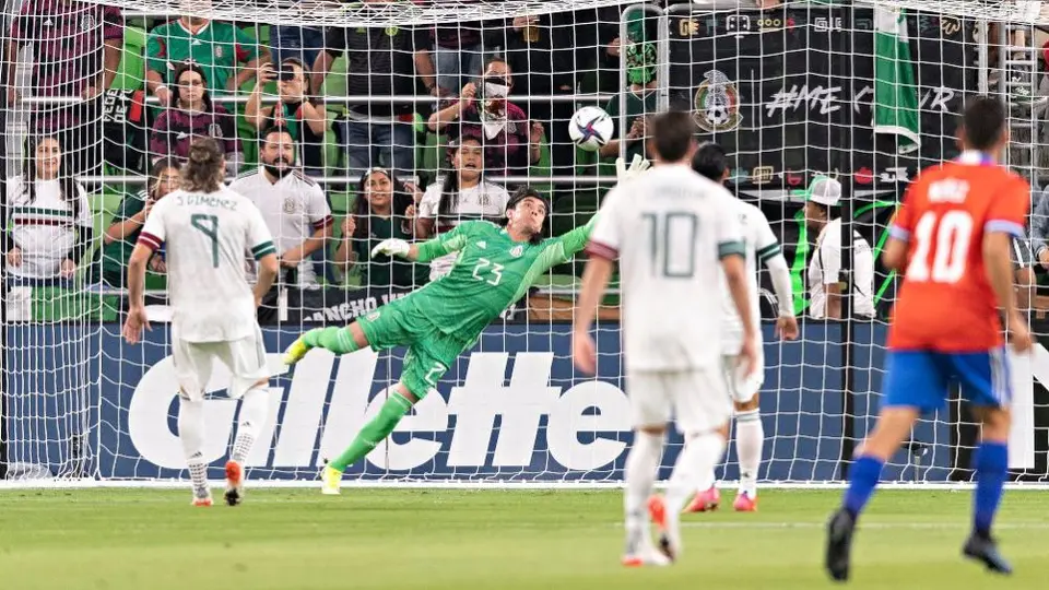 Carlos Acevedo salvó un gol en su primera atajada en el Tri