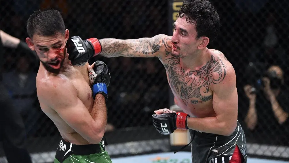 Yair 'Pantera' Rodríguez peleando ante Max Holloway | TWITTER | @UFC