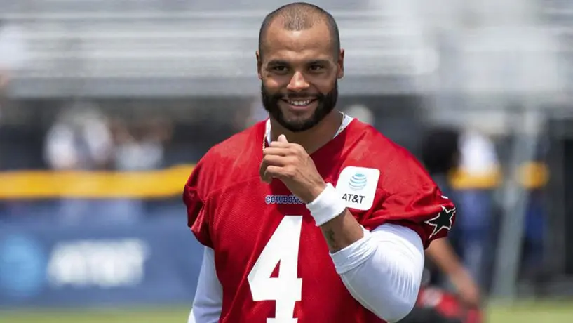 NFL: Dak Prescott volvió a las prácticas de Cowboys tras distensión en el hombro