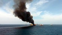 Pemex: Cinco muertos dejó incendio en una plataforma petrolera en Campeche