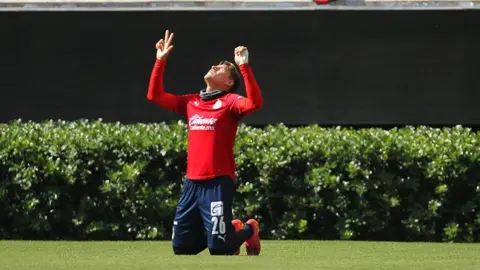Chivas: Chicote Calderón anotó por tercer partido al hilo y el Rebaño goleó a Necaxa
