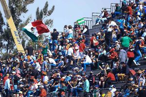 Gran Premio de México: Afición observó gratis prácticas libres desde un puente peatonal