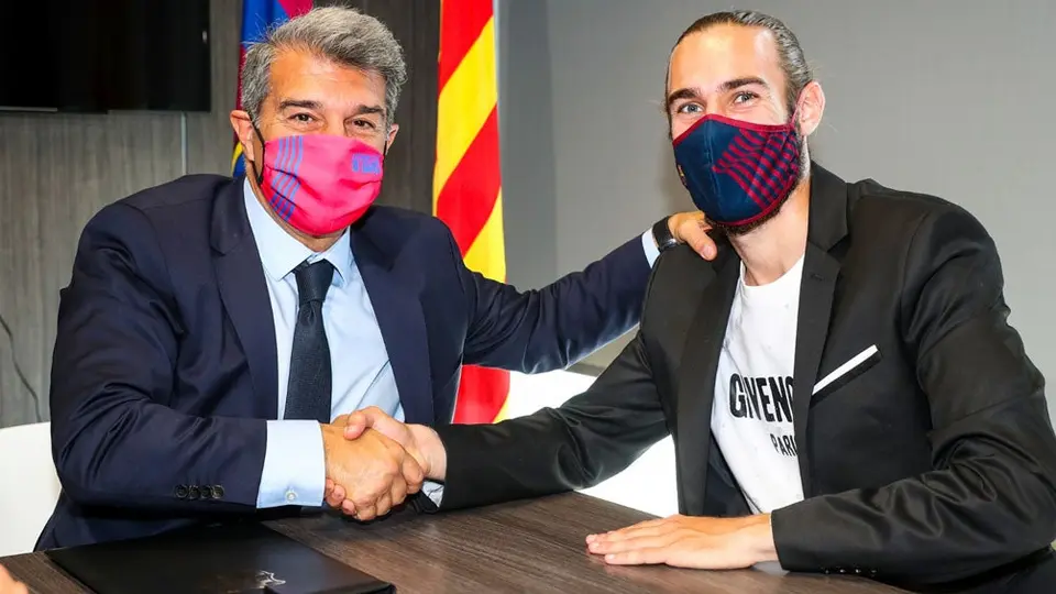 Barcelona: Óscar Mingueza renovó contrato hasta 2023