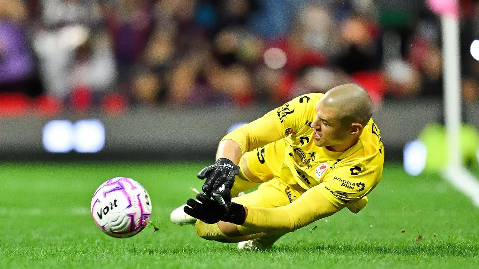 Gibran Lajud tras atajar penal al Atlante | IMAGO7