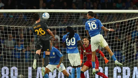 Napoli vs Roma protagonizan uno de los partidos más intensos de la jornada en Europa