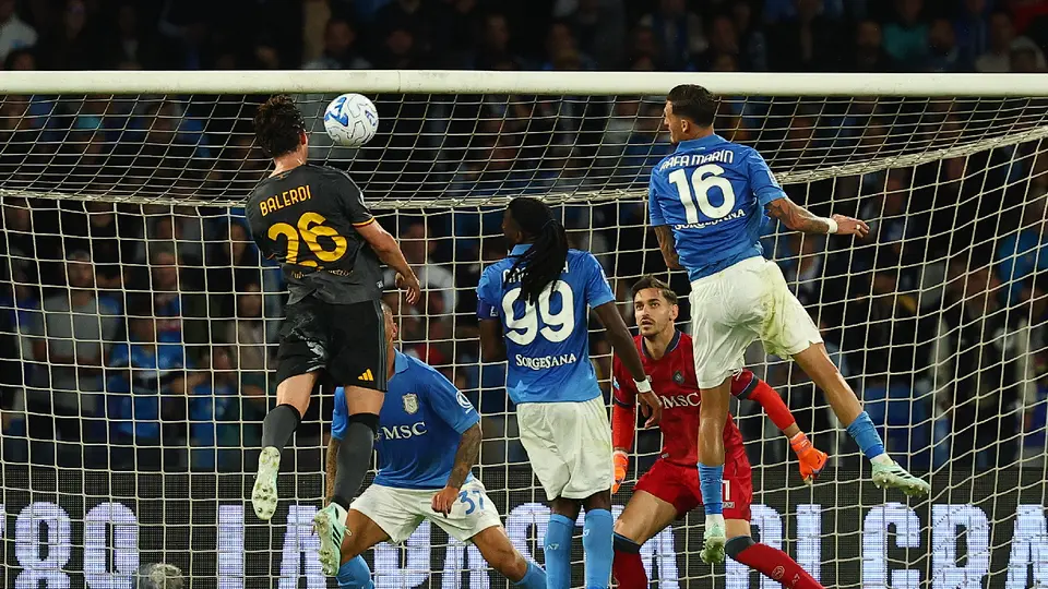 Napoli vs Roma protagonizan uno de los partidos más intensos de la jornada en Europa