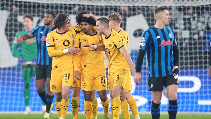 Adellemy festejando el gol que empataba la serie l AP