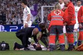 Raúl Asencio tuvo que ser atendido tras un golpe en el partido ante Benfica | CAPTURA