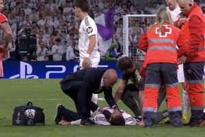 Raúl Asencio tuvo que ser atendido tras un golpe en el partido ante Benfica | CAPTURA