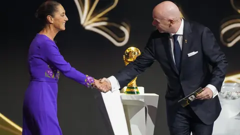 Gianni Infantino y Claudia Sheinbaum | AFP