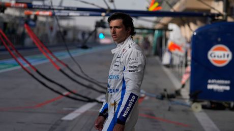 Carlos Sainz durante la pretemporada de la Fórmula 1 en Bahréin | AP