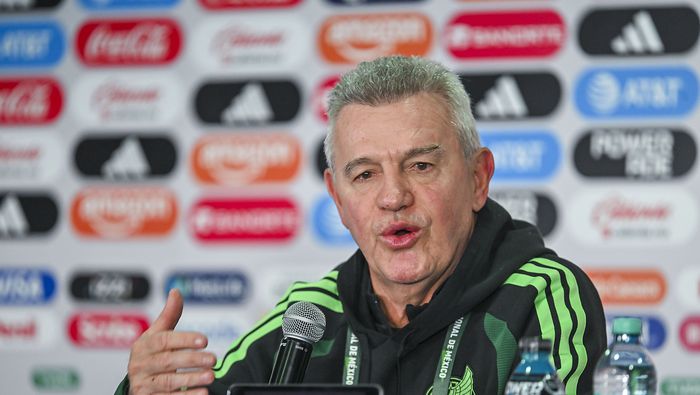 Javier Aguirre descartó tener problemas con Julián Quiñones y explicó su ausencia | IMAGO7