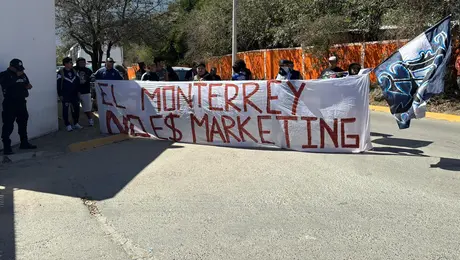 Afición de Rayados se manifiesta en El Barrial