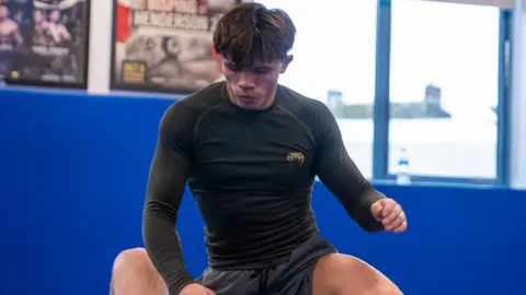 Kavanagh entrenando para la noche del 28 de febrero | X: @ufc