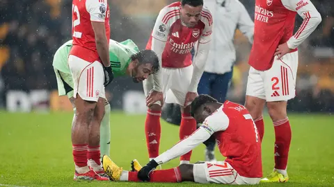 Los Jugadores atendidos en el campo deberán permanecer afuera un minuto | AP
