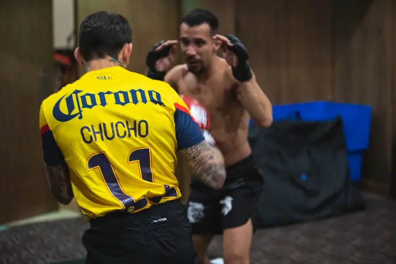 Chito Vera rindió homenaje al histórico futbolista Chucho Benítez | INSTAGRAM chitoveraufc