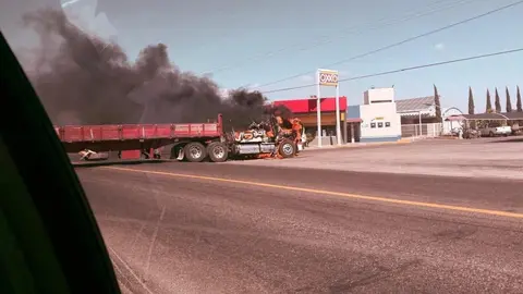 Operadores de carga exigen mayor seguridad ante el incremento de ataques e incendios de unidades pesadas. / X: @ELPINERO