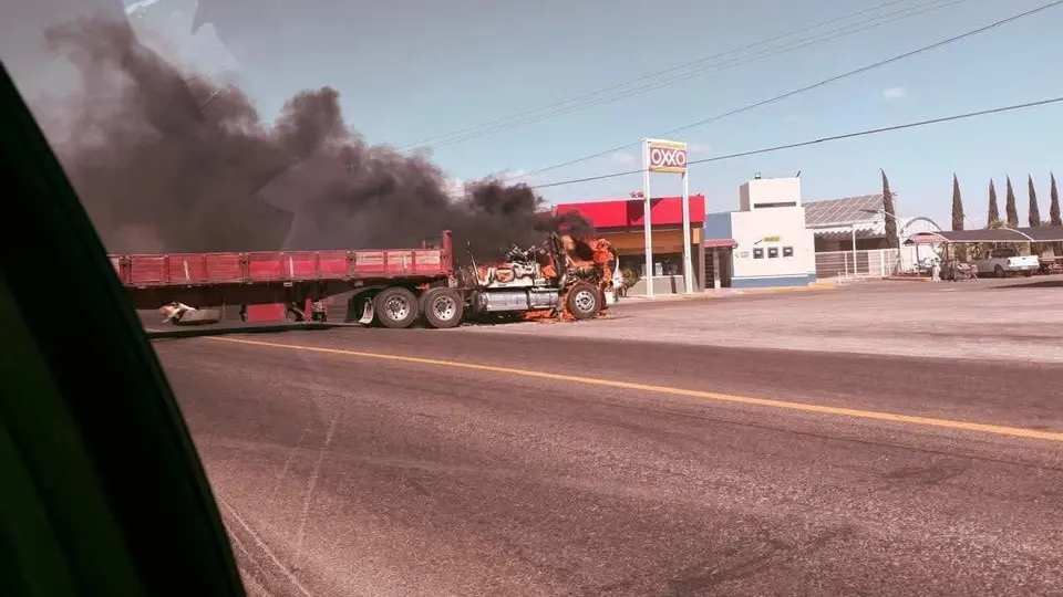 Operadores de carga exigen mayor seguridad ante el incremento de ataques e incendios de unidades pesadas. / X: @ELPINERO