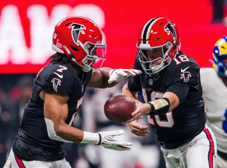 Cousins fue relegado a la suplencia con los Falcons | X @KirkCousins8