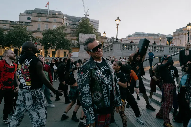 Las presentaciones del cantante son un show garantizado y lleno de éxitos / FB: @robbiewilliams