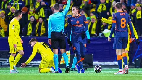 IFAB evaluará las tarjetas rojas que sean producto de una doble amarilla | AP