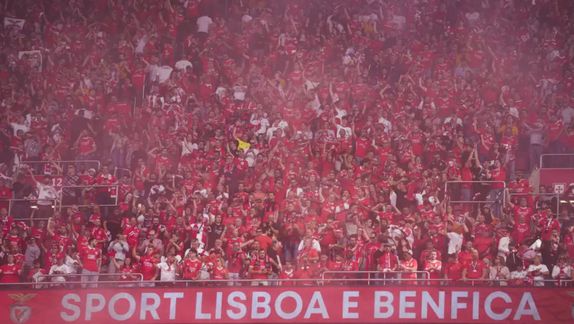 Campal en las afueras del Bernabéu: Policía y ultras del Benfica se enfrentan previo al partido