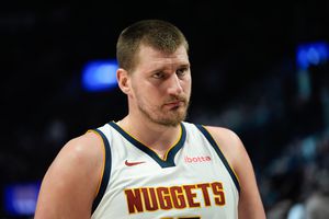 Saltan de nuevo las alarmas en Denver: ¡Jokić vuelve a estar lesionado!