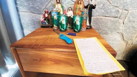 En el refugio también se hallaron imágenes religiosas como la Virgen de Guadalupe y San Judas Tadeo. / X: @AlertaMundoNews