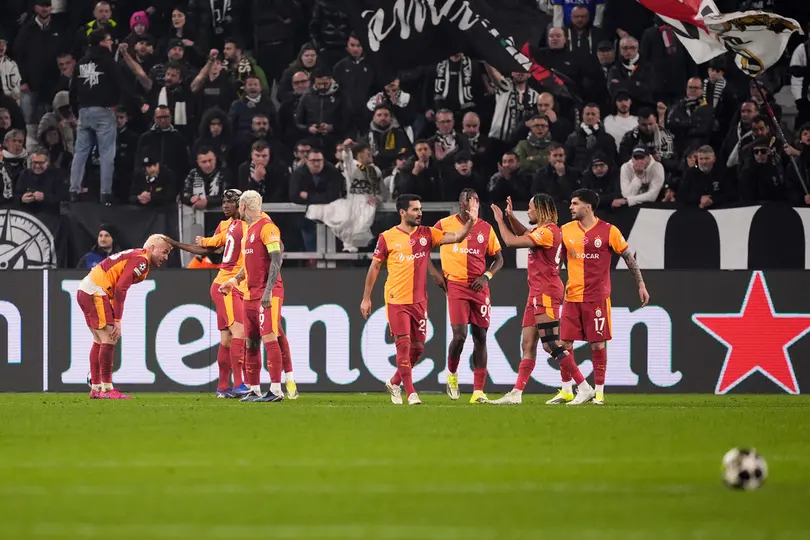 Jugadores de Galatasaray en celebración en su visita a Juventus en Champions League | AP